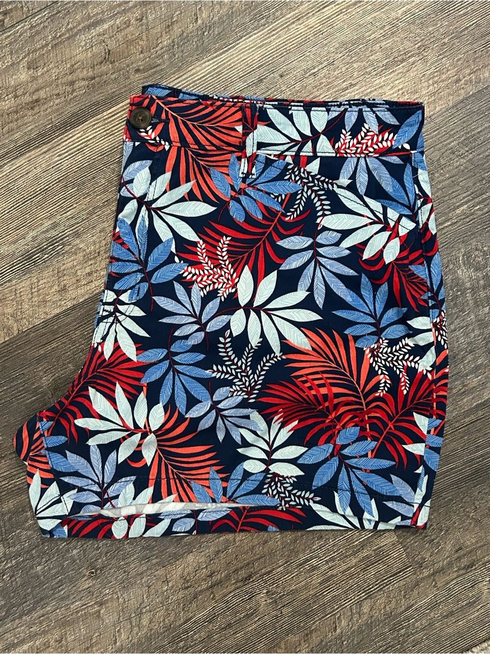 NWOT St. John’s Bay American Tropical Shorts
